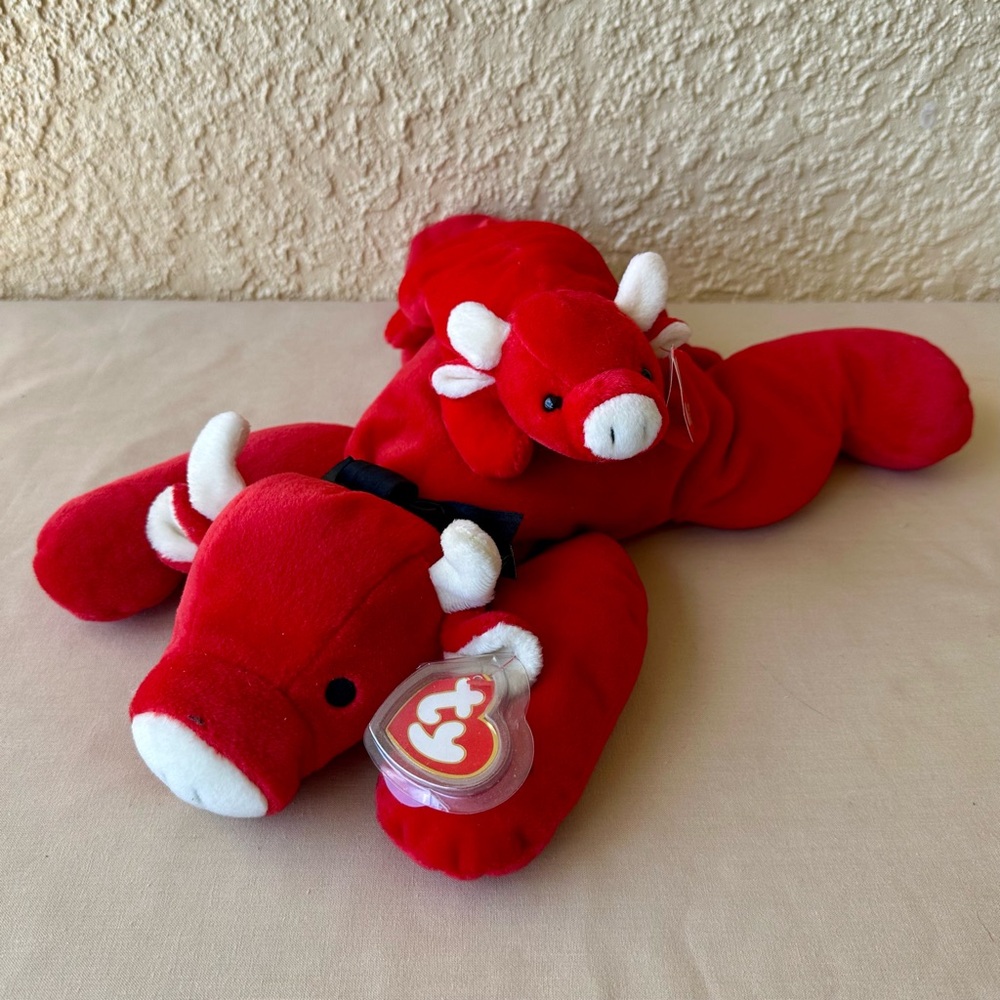 Tabasco and Snort Red Bulls TY beanie set